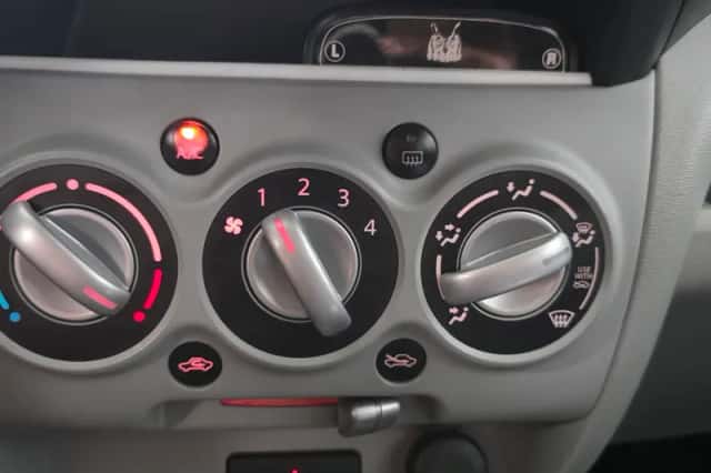 Suzuki Alto (2010) thumbnail 13