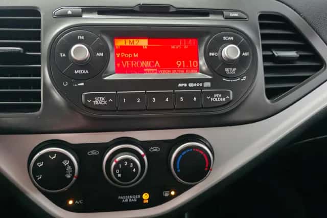 Kia Picanto (2011) thumbnail 12