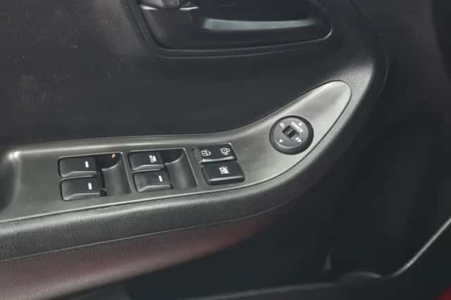 Kia Picanto (2011) thumbnail 13