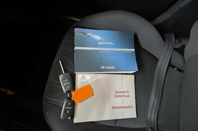 Kia Picanto (2011) thumbnail 10