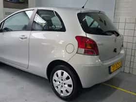 Toyota Yaris (2009) thumbnail 4