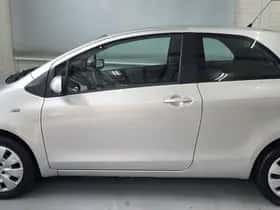 Toyota Yaris (2009) thumbnail 5
