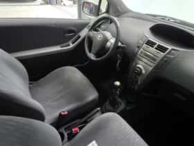 Toyota Yaris (2009) thumbnail 8