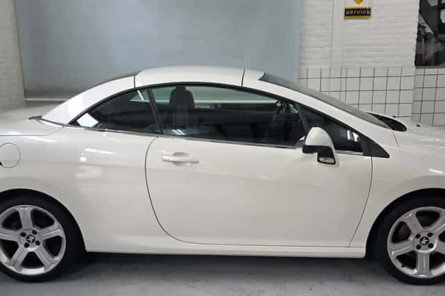 Peugeot 308 (2013) thumbnail 2