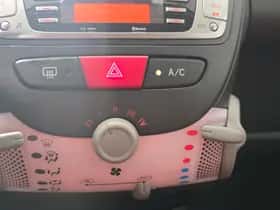Toyota Aygo (2013) thumbnail 11