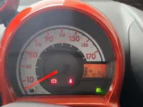 Toyota Aygo (2013) thumbnail 10