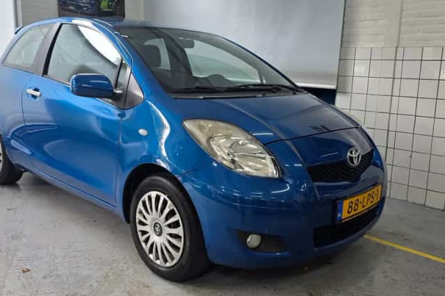 Toyota Yaris (2010) thumbnail 1