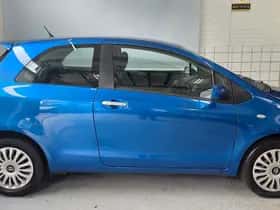 Toyota Yaris (2010) thumbnail 2
