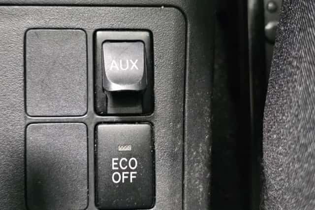 Toyota Yaris (2010) thumbnail 13