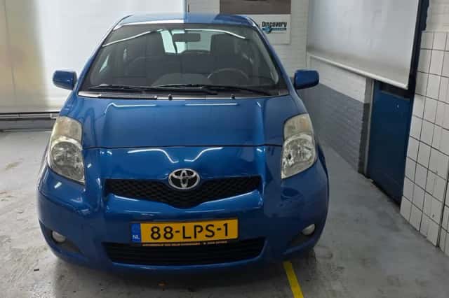 Toyota Yaris (2010) thumbnail 3
