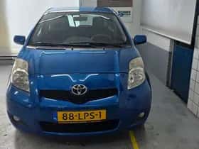 Toyota Yaris (2010) thumbnail 3