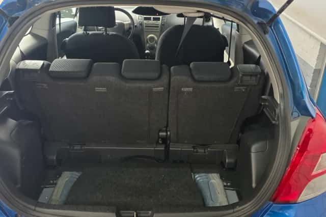 Toyota Yaris (2010) thumbnail 6