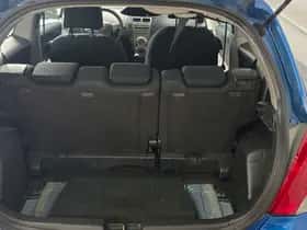 Toyota Yaris (2010) thumbnail 6