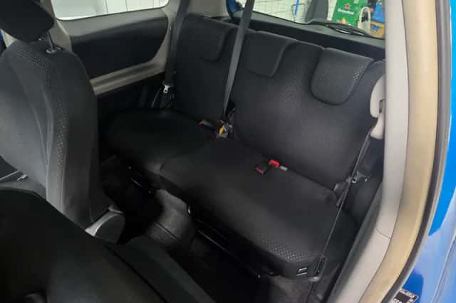 Toyota Yaris (2010) thumbnail 7