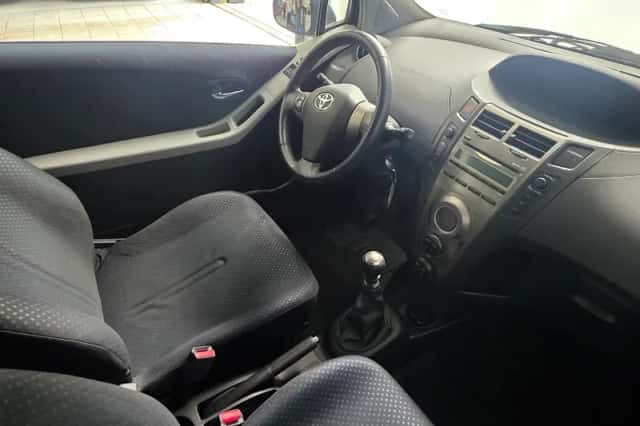 Toyota Yaris (2010) thumbnail 8