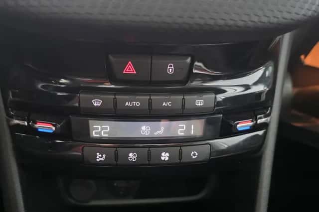 Peugeot 2008 (2014) thumbnail 14
