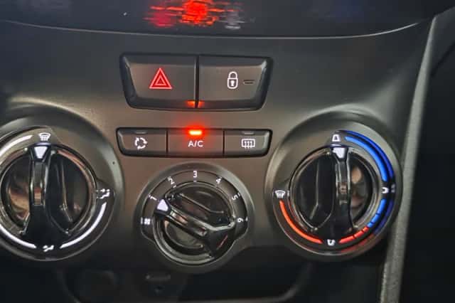 Peugeot 2008 (2016) thumbnail 13