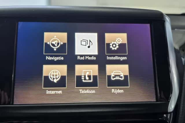 Peugeot 2008 (2016) thumbnail 17