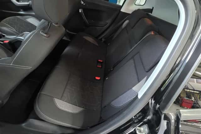 Peugeot 2008 (2016) thumbnail 9