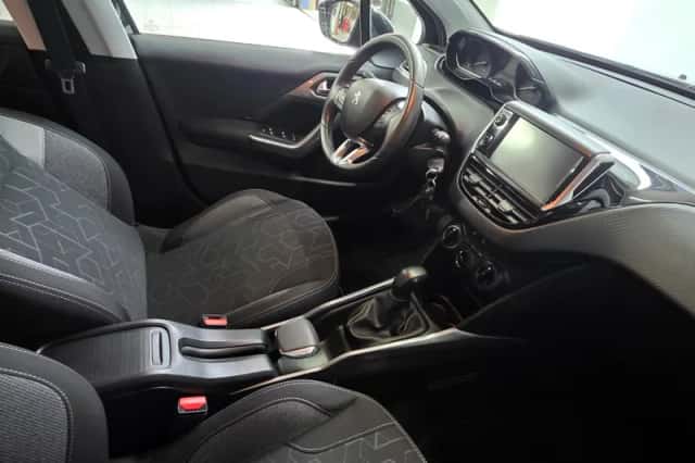 Peugeot 2008 (2016) thumbnail 10