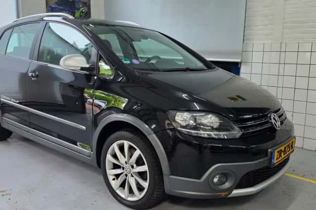Volkswagen Golf (2011) thumbnail 1