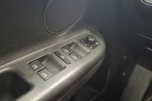 Volkswagen Golf (2011) thumbnail 13