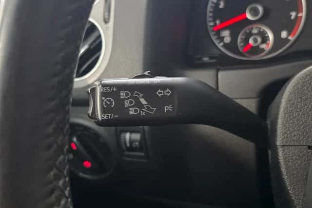 Volkswagen Golf (2011) thumbnail 16