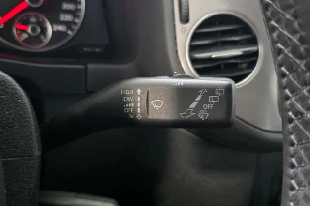 Volkswagen Golf (2011) thumbnail 17