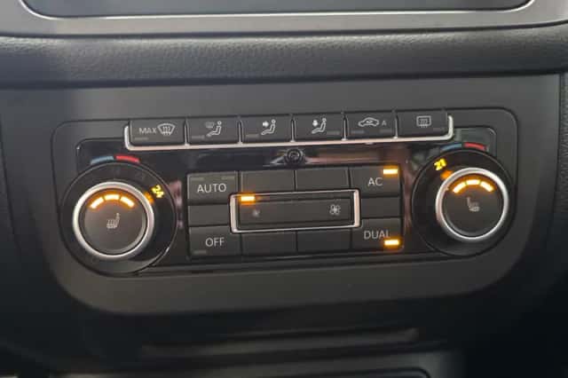 Volkswagen Golf (2011) thumbnail 19