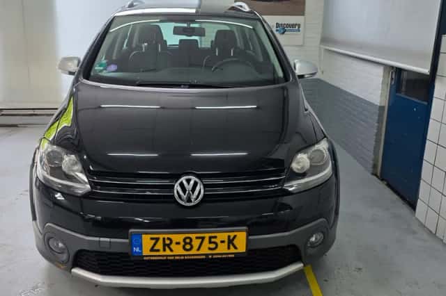 Volkswagen Golf (2011) thumbnail 3