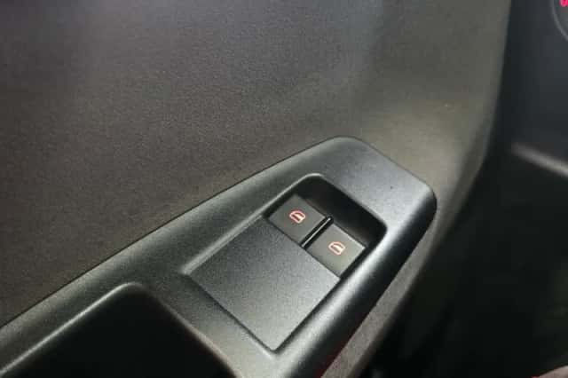 Volkswagen Polo (2009) thumbnail 16