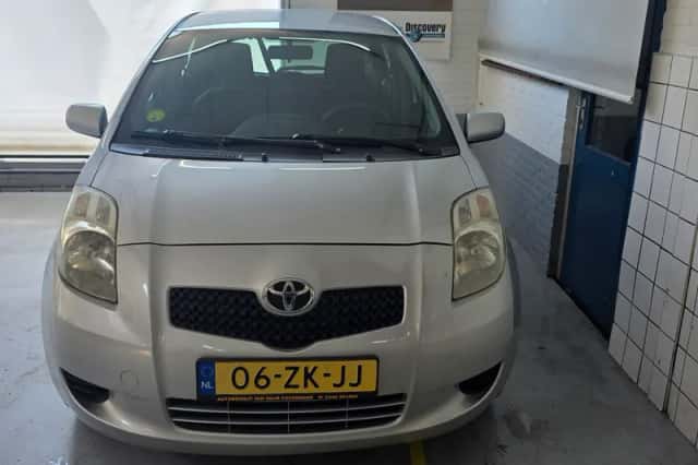 Toyota Yaris (2008) thumbnail 3