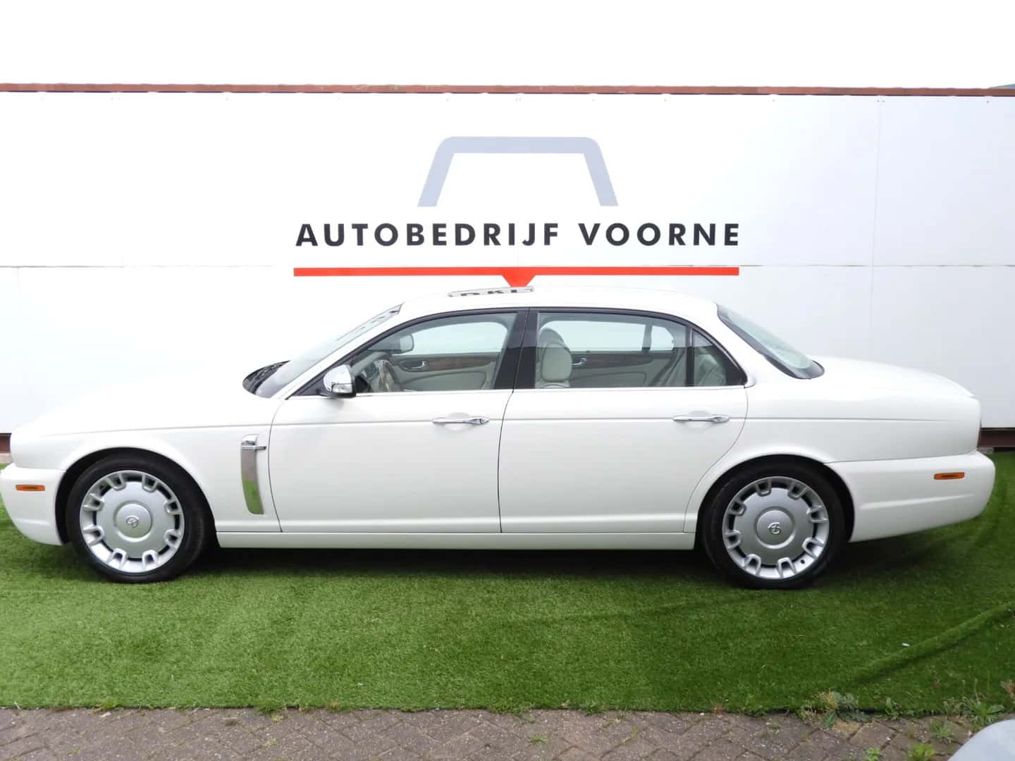 Jaguar XJ (2009) — foto 1