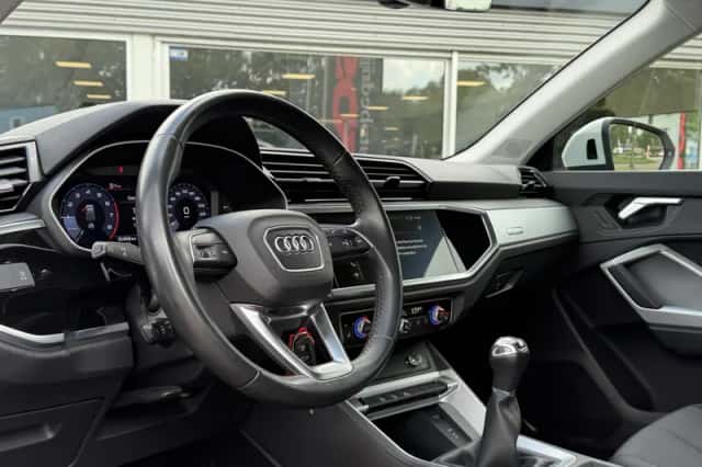 Audi Q3 (2019) thumbnail 3