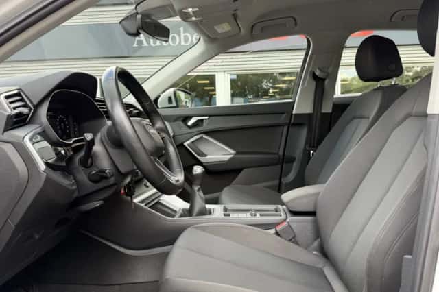 Audi Q3 (2019) thumbnail 5