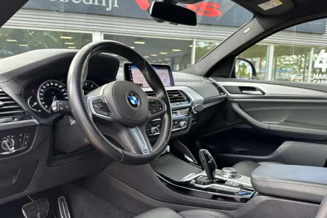 BMW X4 (2019) thumbnail 3