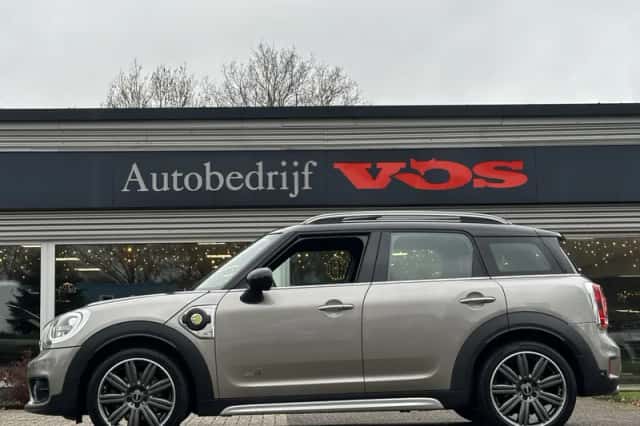 MINI Countryman (2018) thumbnail 4