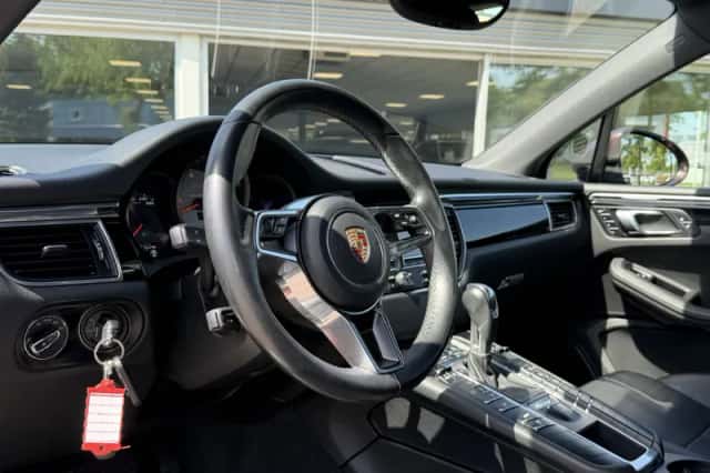 Porsche Macan (2015) thumbnail 3