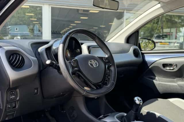 Toyota Aygo (2016) thumbnail 3