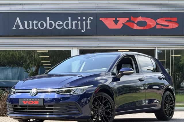 Volkswagen Golf (2023) thumbnail 2