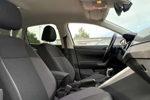 Volkswagen Polo (2022) thumbnail 2