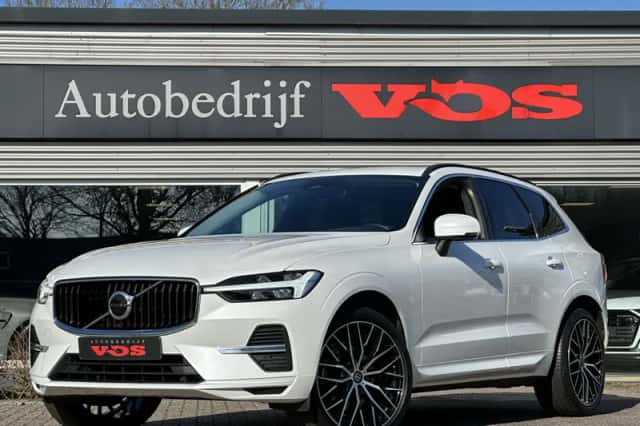Volvo XC60 (2022) thumbnail 2