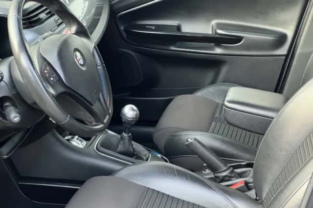 Alfa Romeo Giulietta (2010) thumbnail 12