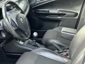 Alfa Romeo Giulietta (2010) thumbnail 12