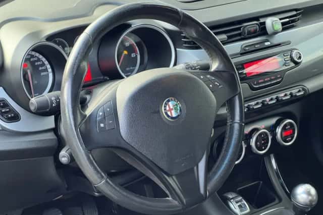 Alfa Romeo Giulietta (2010) thumbnail 13