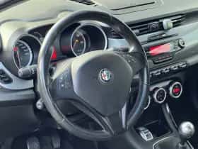 Alfa Romeo Giulietta (2010) thumbnail 13