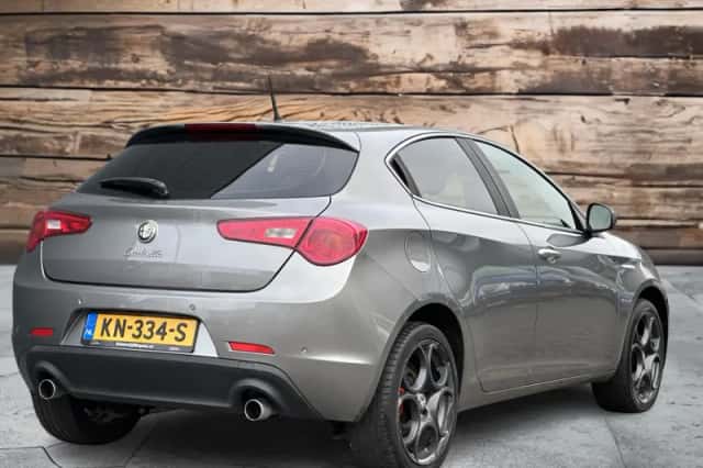 Alfa Romeo Giulietta (2010) thumbnail 3