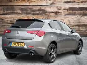 Alfa Romeo Giulietta (2010) thumbnail 3