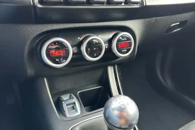 Alfa Romeo Giulietta (2010) thumbnail 21