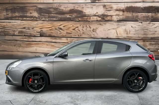 Alfa Romeo Giulietta (2010) thumbnail 4